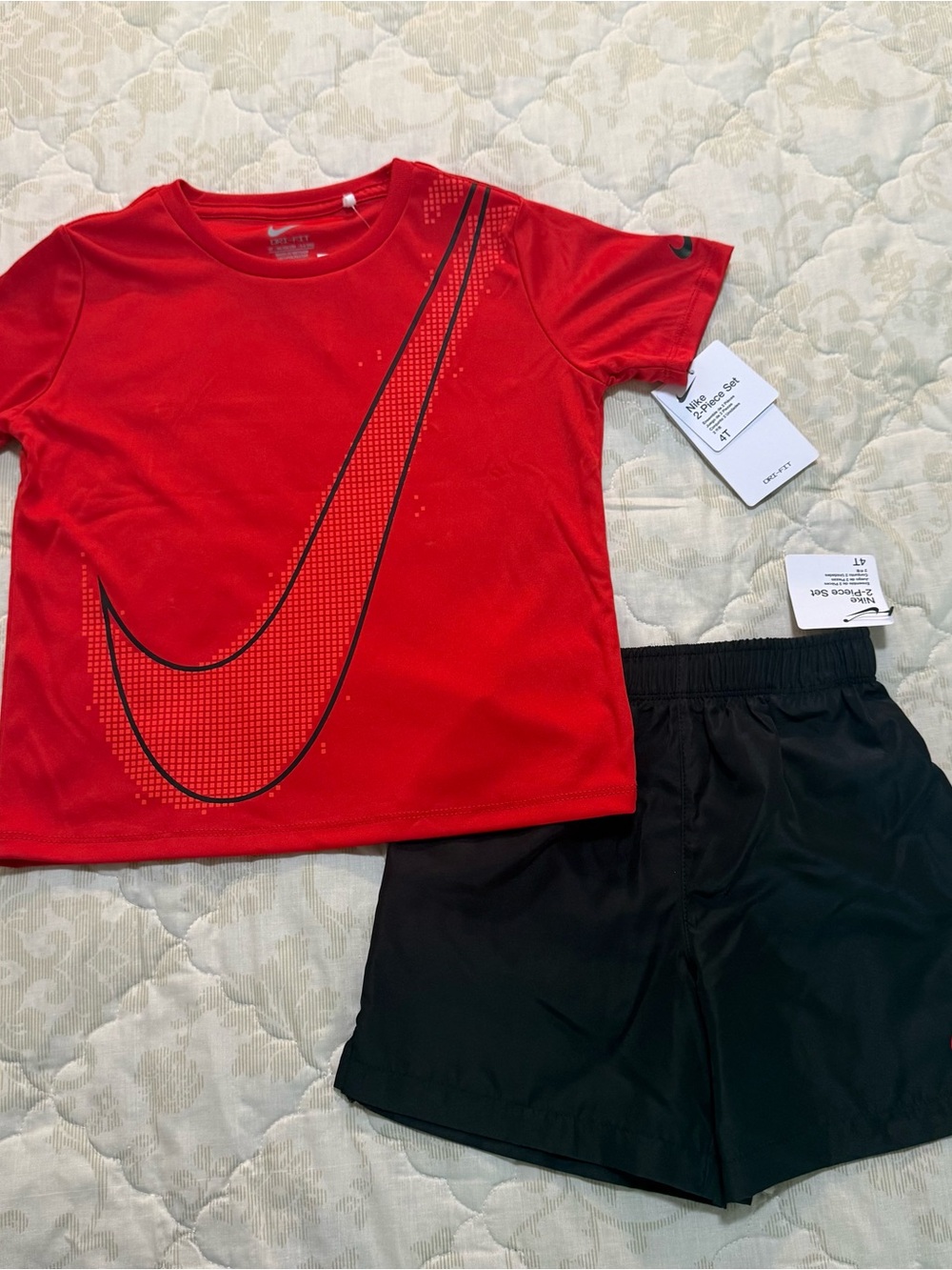 Nike Boys Dri-Fit 2 Piece Outfit Size 4T Shirts and Shorts Red Black New